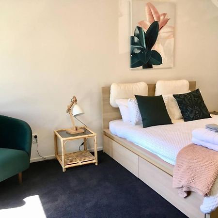 Number 1 - Chic Inner City Rooms Κράισττσερτς Εξωτερικό φωτογραφία